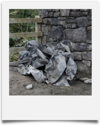 Searching for the magic stone / retour d’Irlande. Leonie Young 2012.